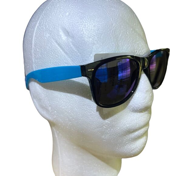 FGX (Foster Grant) Sunglasses Black Frame Blue Arms 100% UVA UVB Protection - Picture 3 of 9